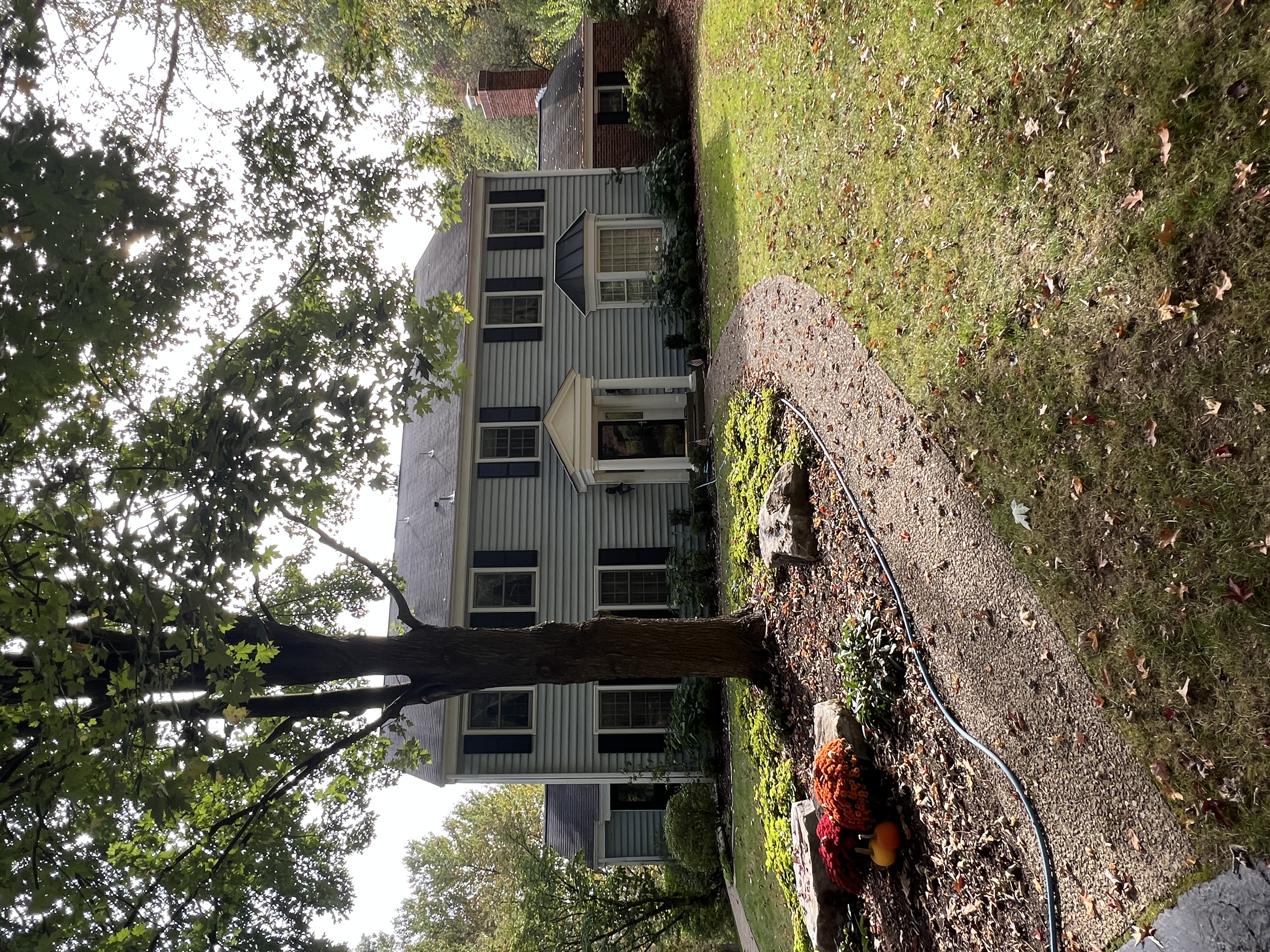 Gutter Glory in Fox Chapel: J&R Pressure Washing Transforms Local Home! Thumbnail